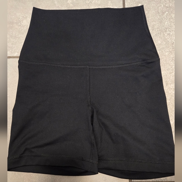 Yogalicious shorts - Picture 5 of 5